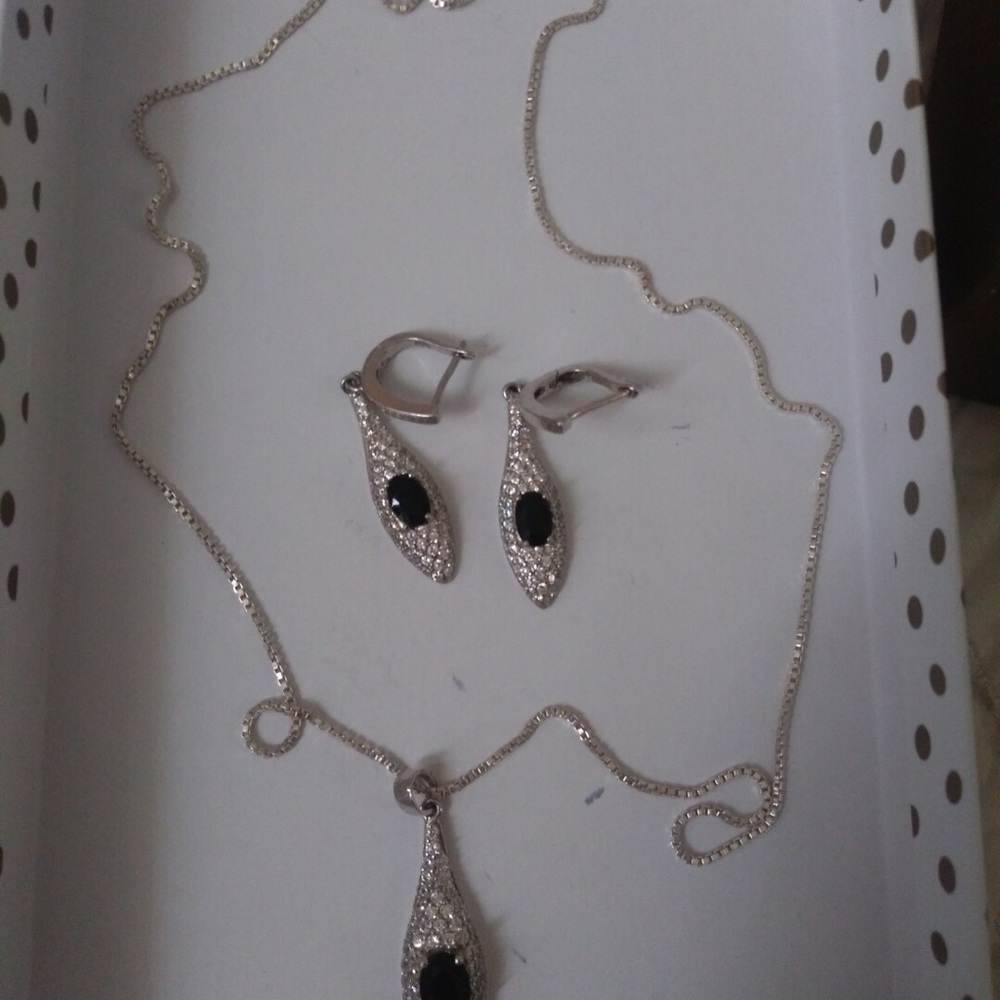 silver necklace and earrings.925 mexicana